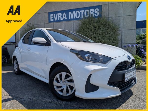 Toyota Yaris Hatchback, Petrol Hybrid, 2023, White