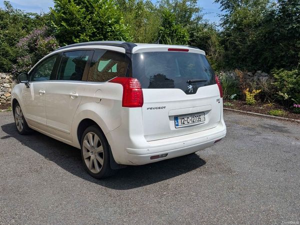 Peugeot 5008 MPV, Diesel, 2012, White