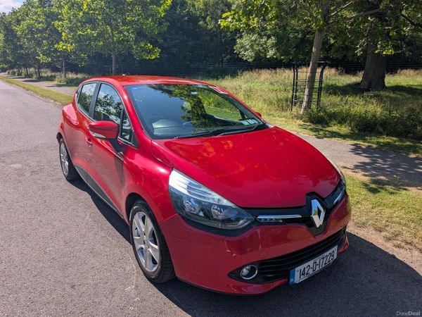 Renault Clio Hatchback, Petrol, 2014, Red