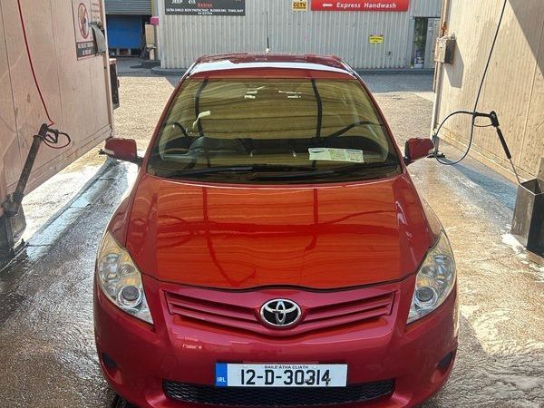 Toyota Auris Hatchback, Diesel, 2012, Red