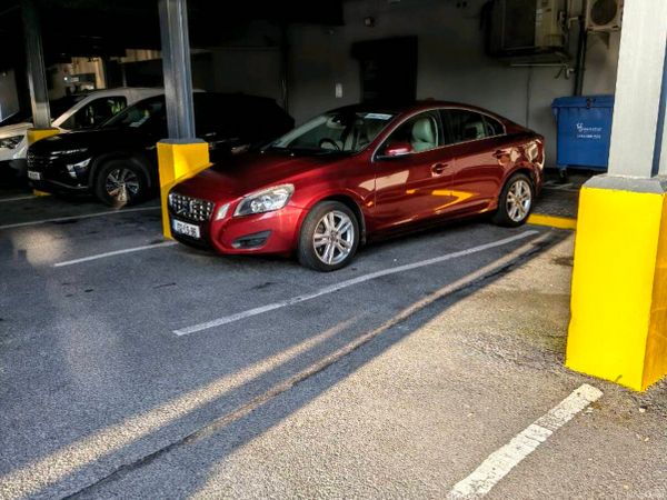 Volvo S60 Saloon, Diesel, 2013, Red