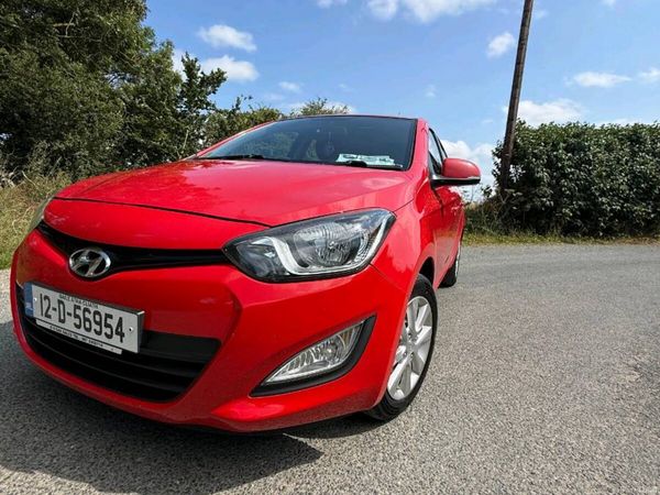 Hyundai i20 Hatchback, Petrol, 2012, Red