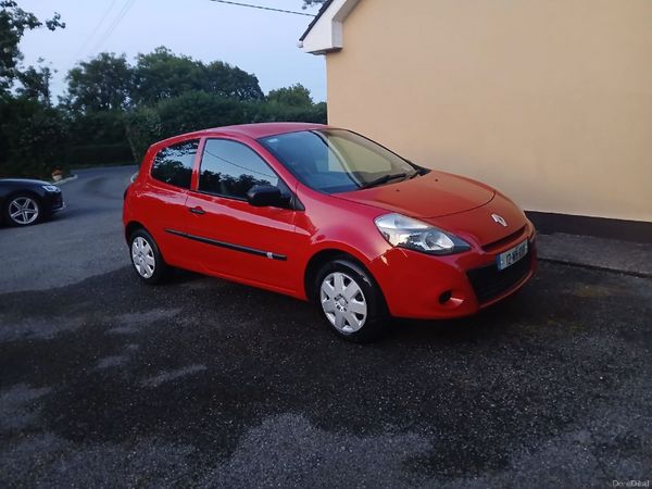 Renault Clio Hatchback, Ethanol Petrol, 2012, Red