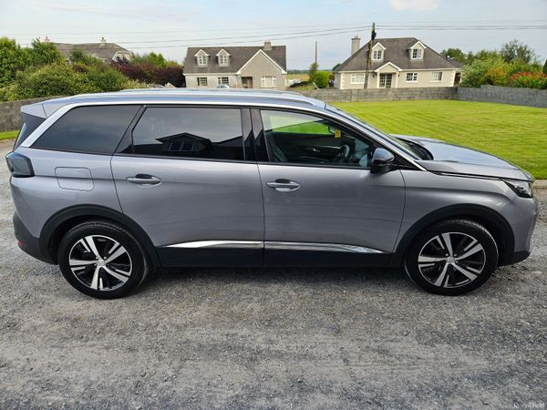 Peugeot 5008 MPV, Diesel, 2022, Grey