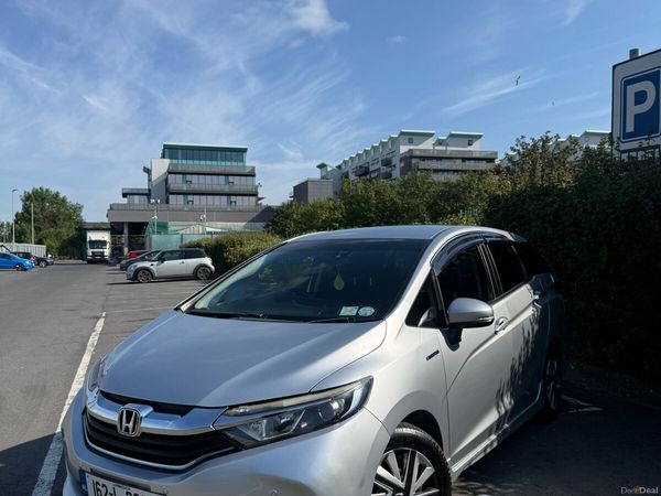Honda Shuttle MPV, Petrol Hybrid, 2016, Silver