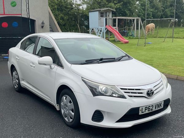 Toyota Avensis Saloon, Diesel, 2013, White