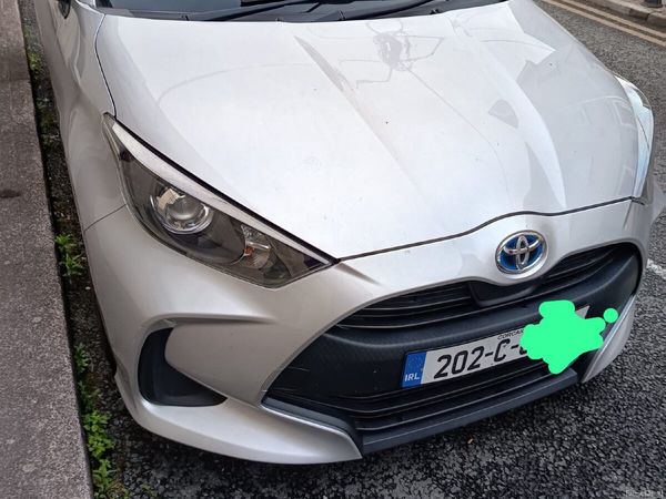 Toyota Yaris Hatchback, Petrol Hybrid, 2020, Silver