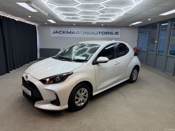 Toyota Yaris Hatchback, Petrol, 2022, White
