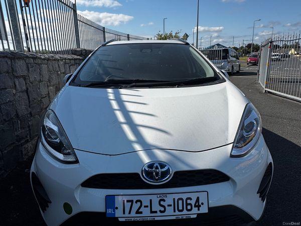 Toyota Aqua Hatchback, Petrol Hybrid, 2017, White