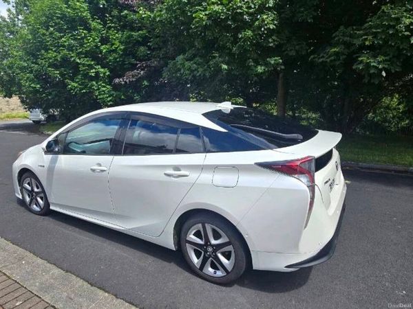 Toyota Prius Hatchback, Petrol Hybrid, 2016, White