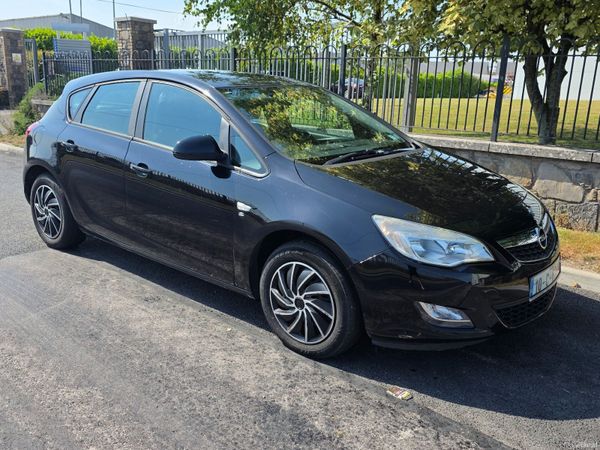 Opel Astra Hatchback, Petrol, 2010, Black