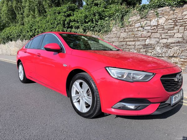 Opel Insignia Hatchback, Diesel, 2018, Red