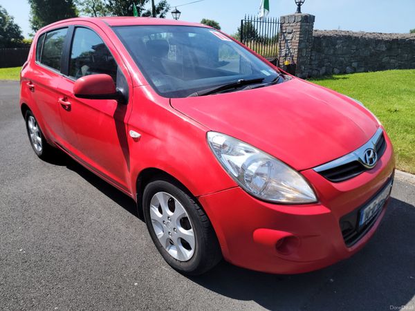 Hyundai i20 Hatchback, Petrol, 2010, Red