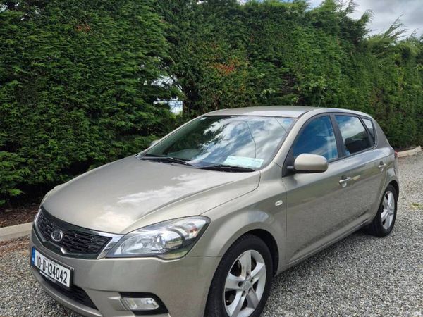 Kia Ceed Hatchback, Diesel, 2010, Silver