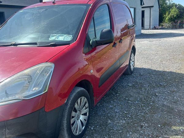 Citroen Berlingo MPV, Diesel, 2013, Red
