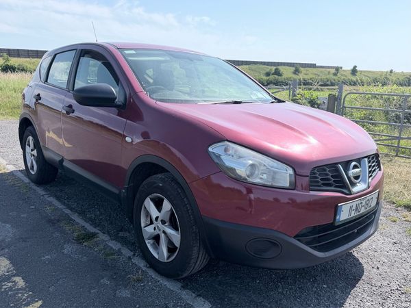 Nissan Qashqai Hatchback, Diesel, 2011, Red
