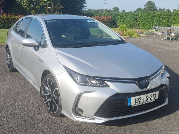 Toyota Corolla Saloon, Petrol Hybrid, 2019, Silver