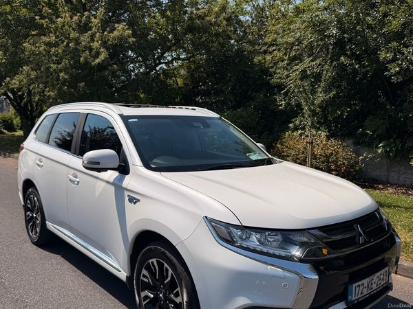 Mitsubishi Outlander SUV, Petrol Plug-in Hybrid, 2017, White