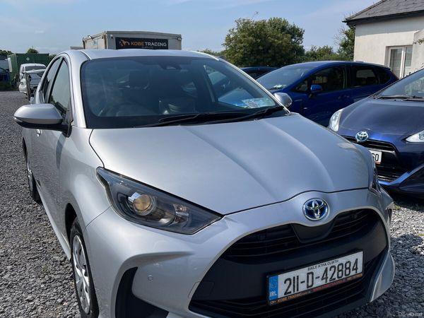 Toyota Yaris Hatchback, Petrol Hybrid, 2021, Silver