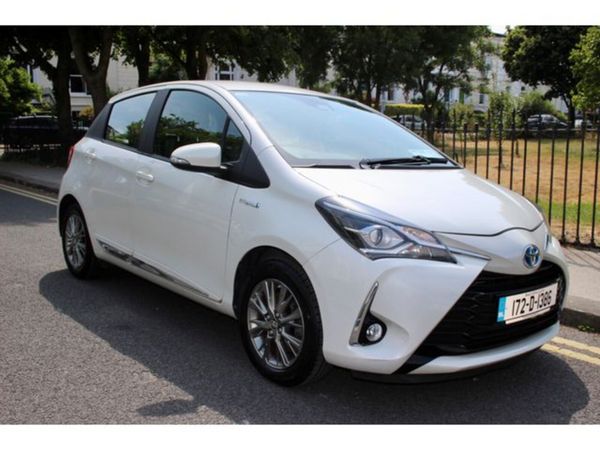 Toyota Yaris MPV, Petrol Hybrid, 2017, White