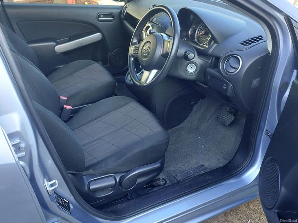 Mazda Demio MPV, Petrol, 2013, Blue