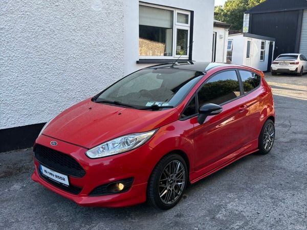 Ford Fiesta Hatchback, Petrol, 2016, Red