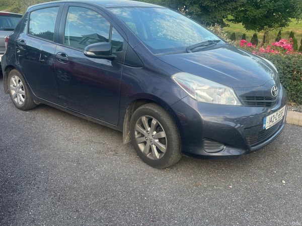 Toyota Yaris Hatchback, Petrol, 2014, Blue