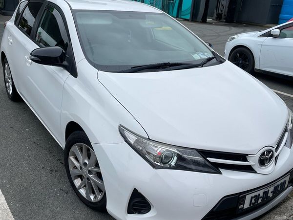 Toyota Auris Hatchback, Diesel, 2013, White