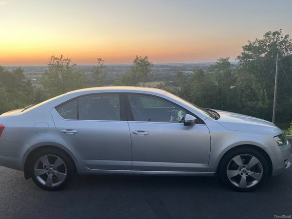 Skoda Octavia Saloon, Diesel, 2015, Silver