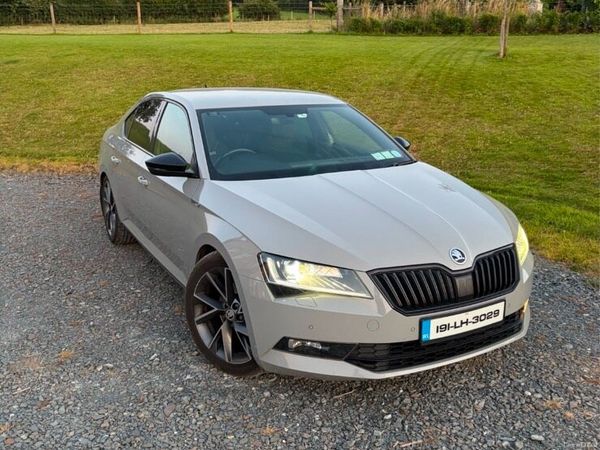 Skoda Superb Hatchback, Diesel, 2019, Grey