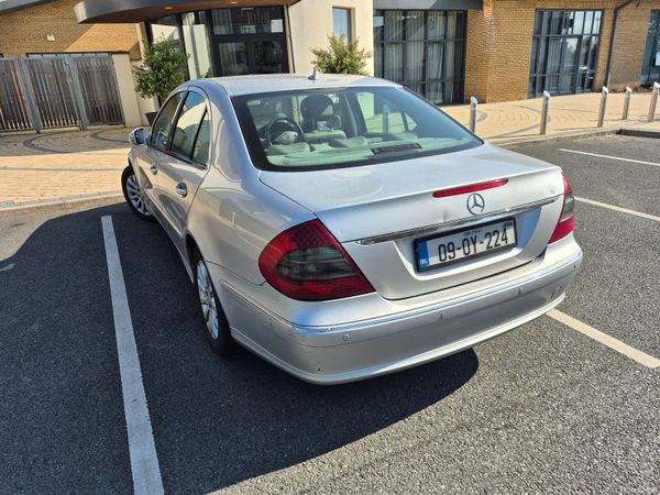 Mercedes-Benz E-Class Saloon, Diesel, 2009, Silver