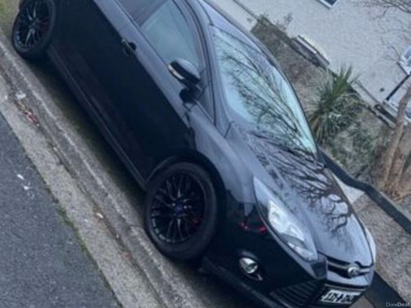 Ford Focus Hatchback, Petrol, 2013, Black