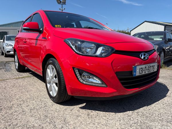Hyundai i20 Hatchback, Petrol, 2013, Red