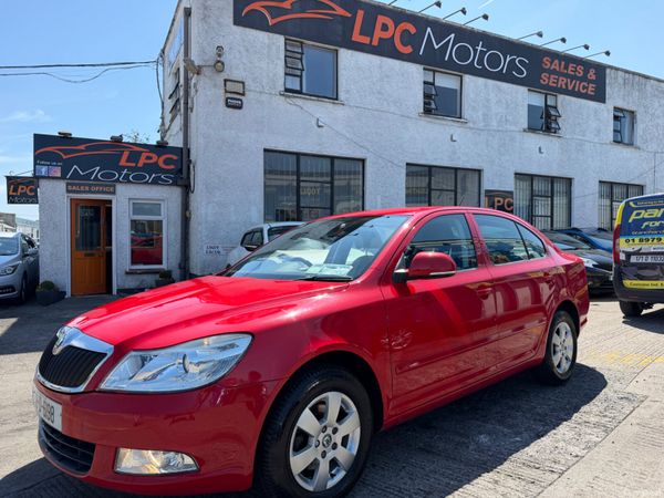 Skoda Octavia Saloon, Diesel, 2012, Red