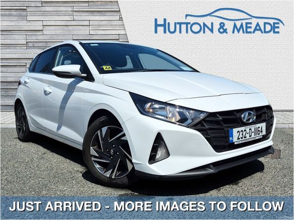 Hyundai i20 Hatchback, Petrol, 2023, White