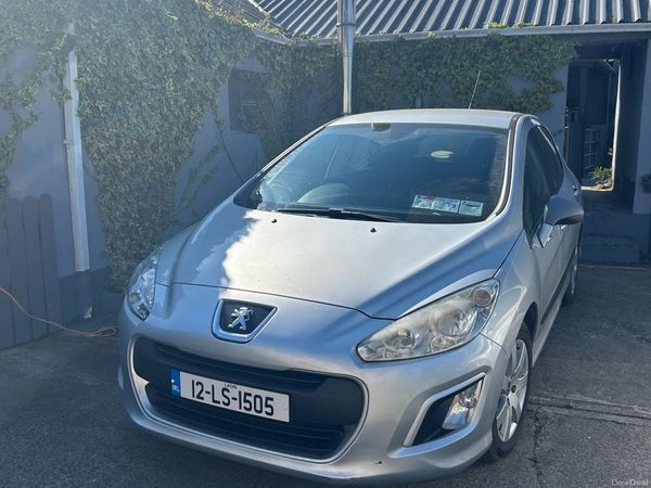 Peugeot 308 Hatchback, Diesel, 2012, Silver