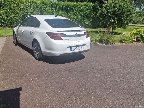 Vauxhall Insignia Hatchback, Diesel, 2015, White