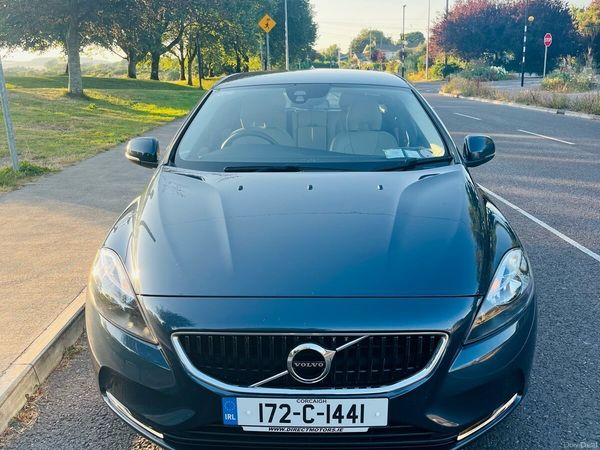 Volvo V40 Hatchback, Diesel, 2017, Blue