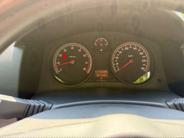 Opel Astra Hatchback, Petrol, 2006, Red