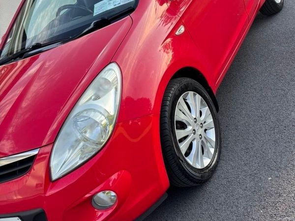 Hyundai i20 Hatchback, Petrol, 2009, Red