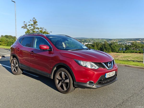 Nissan Qashqai SUV, Diesel, 2017, Red