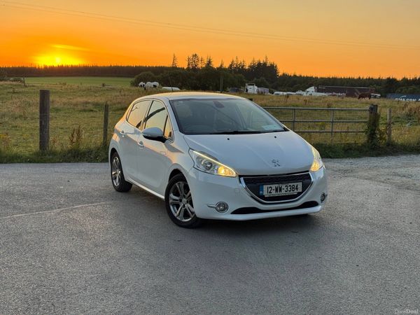 Peugeot 208 Hatchback, Petrol, 2012, White
