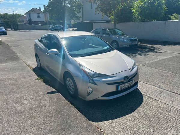 Toyota Prius Hatchback, Petrol Hybrid, 2018, Silver