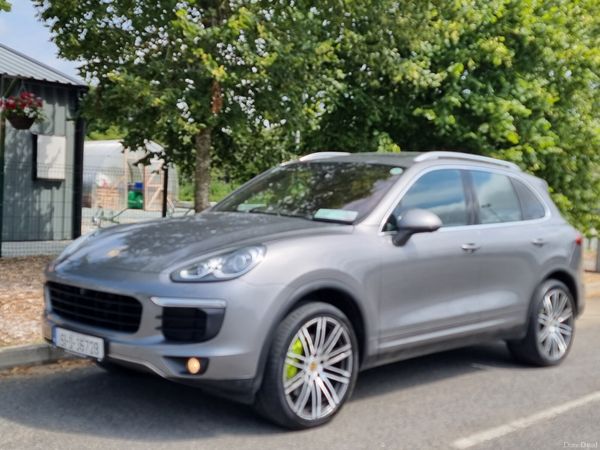 Porsche Cayenne SUV, Petrol Plug-in Hybrid, 2015, Grey