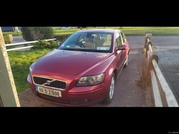 Volvo S40 Saloon, Petrol, 2005, Red