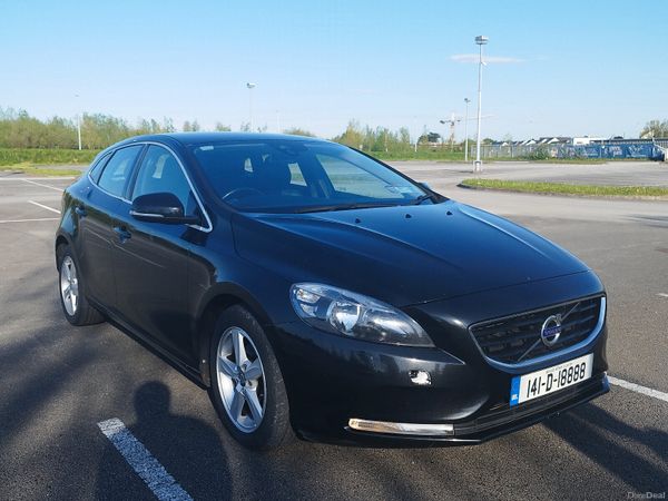 Volvo V40 Hatchback, Diesel, 2014, Black