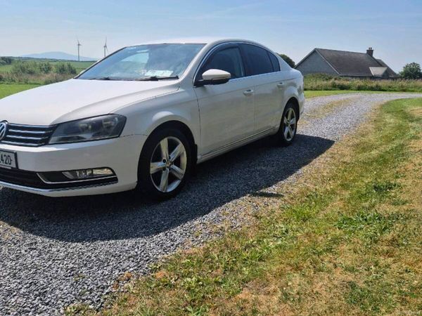 Volkswagen Passat Saloon, Diesel, 2012, White