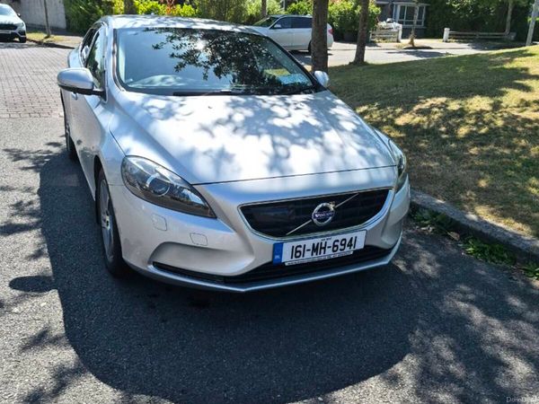 Volvo V40 Hatchback, Diesel, 2016, Silver
