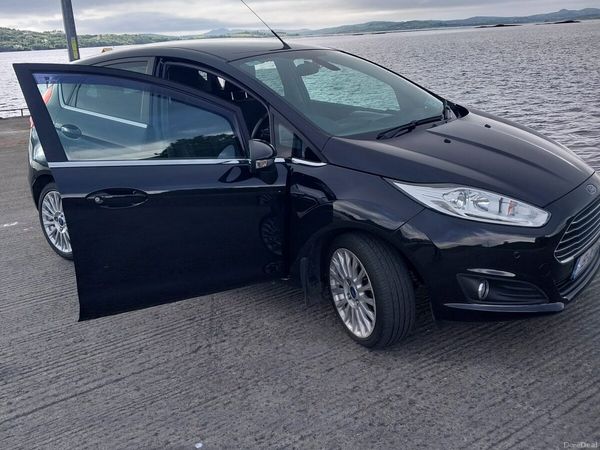 Ford Fiesta Hatchback, Petrol, 2015, Black