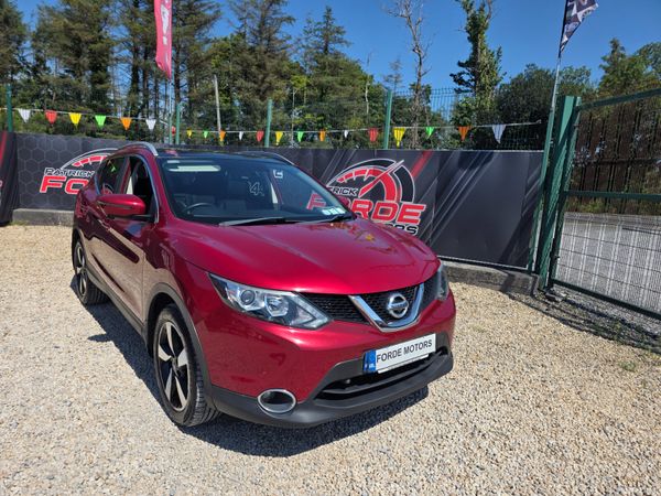 Nissan Qashqai Hatchback, Diesel, 2016, Red